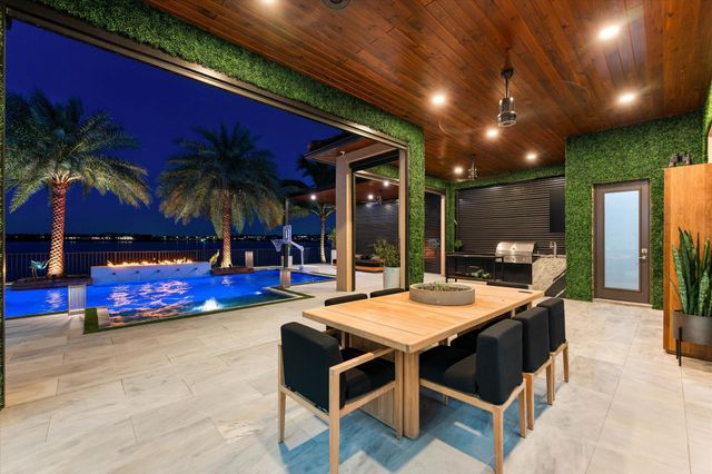 8590 W PARKLAND BAY Trail, Parkland, FL 33076