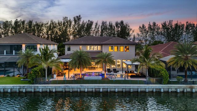 8590 W PARKLAND BAY Trail, Parkland, FL 33076