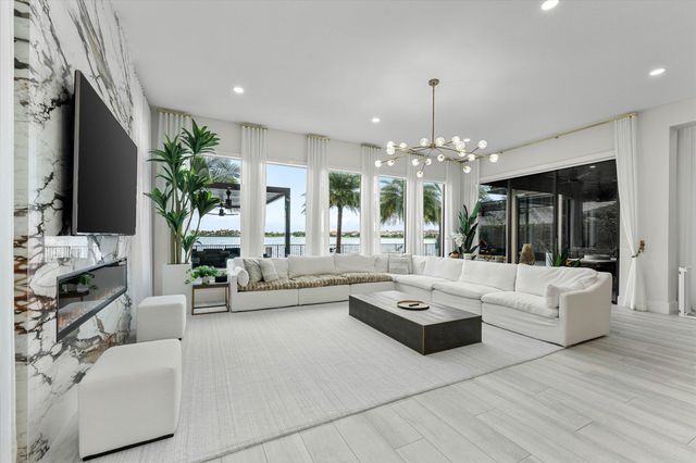 8590 W PARKLAND BAY Trail, Parkland, FL 33076