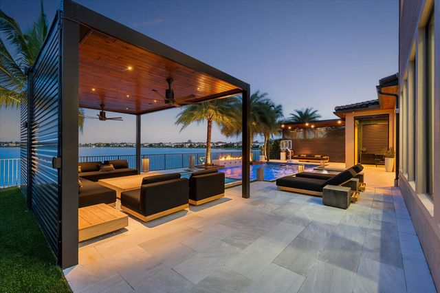 8590 W PARKLAND BAY Trail, Parkland, FL 33076