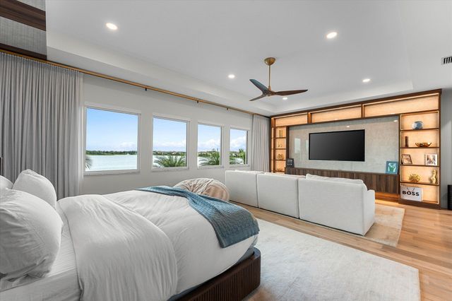 8590 W PARKLAND BAY Trail, Parkland, FL 33076