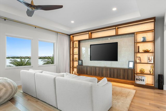 8590 W PARKLAND BAY Trail, Parkland, FL 33076