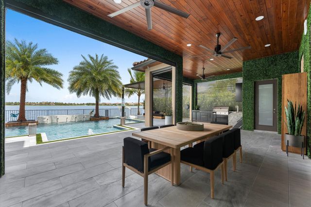 8590 W PARKLAND BAY Trail, Parkland, FL 33076