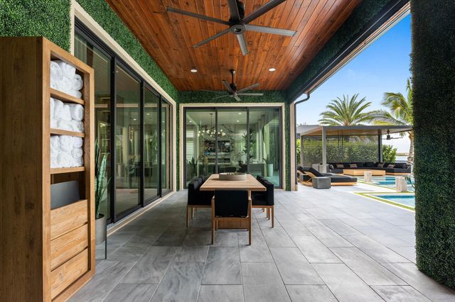 8590 W PARKLAND BAY Trail, Parkland, FL 33076