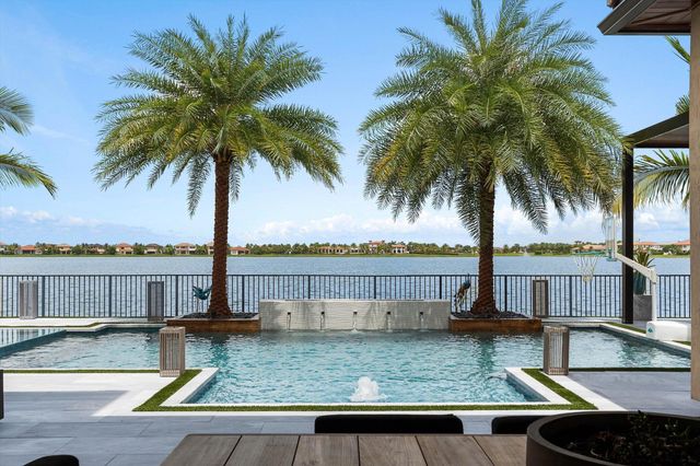 8590 W PARKLAND BAY Trail, Parkland, FL 33076