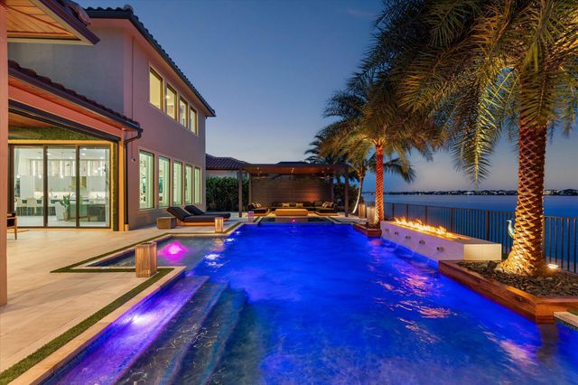 8590 W PARKLAND BAY Trail, Parkland, FL 33076