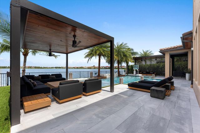 8590 W PARKLAND BAY Trail, Parkland, FL 33076