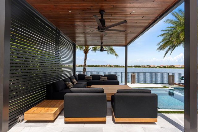 8590 W PARKLAND BAY Trail, Parkland, FL 33076