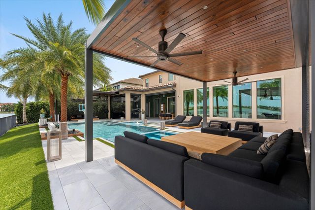 8590 W PARKLAND BAY Trail, Parkland, FL 33076