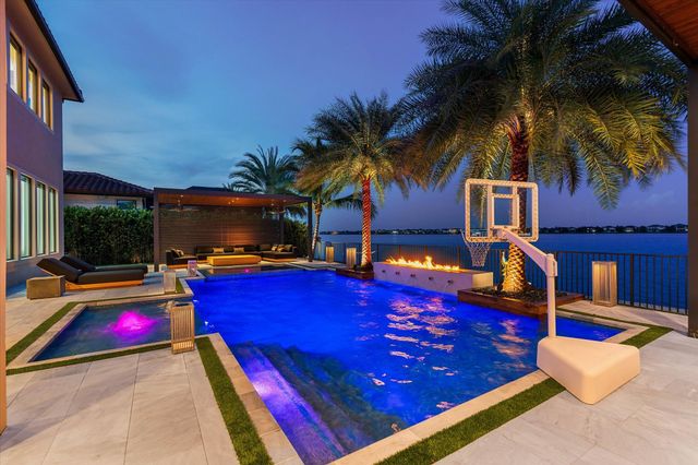 8590 W PARKLAND BAY Trail, Parkland, FL 33076