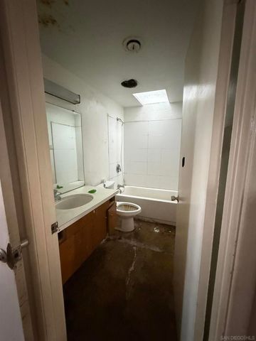 4902 San Joaquin, San Diego, CA 92109