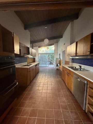 4902 San Joaquin, San Diego, CA 92109