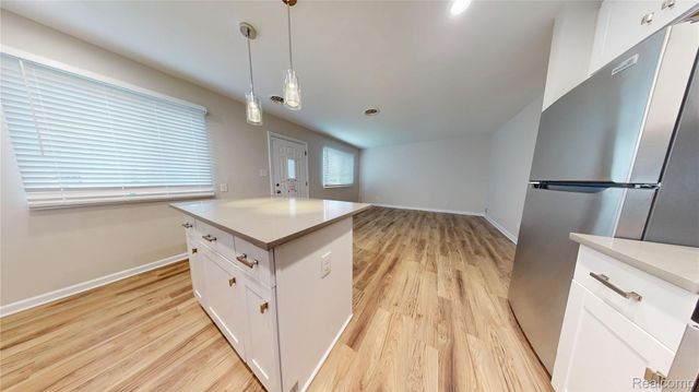 87 W Barrett Avenue, Madison Heights, MI 48071