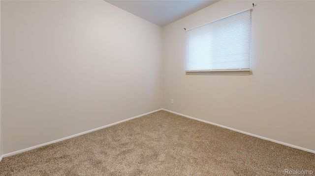 87 W Barrett Avenue, Madison Heights, MI 48071