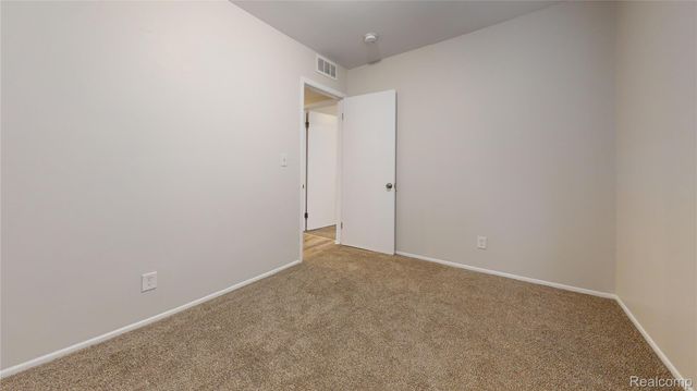 87 W Barrett Avenue, Madison Heights, MI 48071