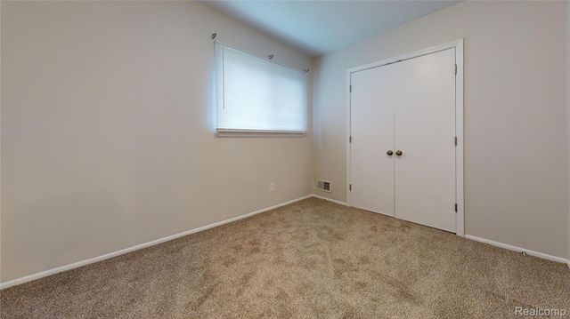 87 W Barrett Avenue, Madison Heights, MI 48071