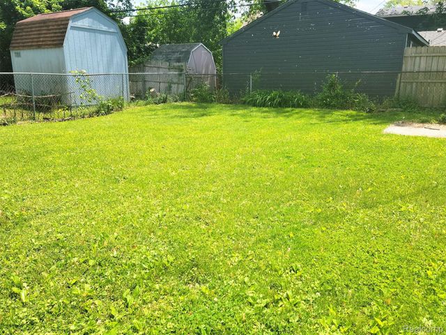 87 W Barrett Avenue, Madison Heights, MI 48071