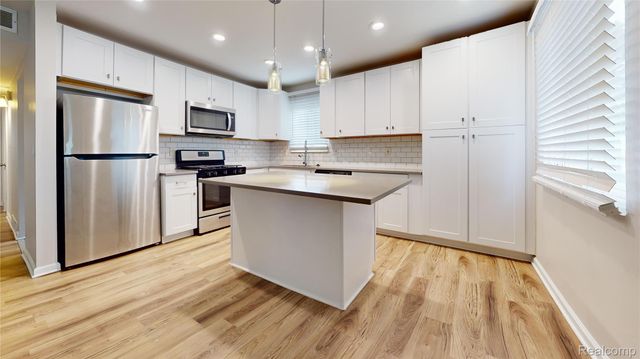 87 W Barrett Avenue, Madison Heights, MI 48071