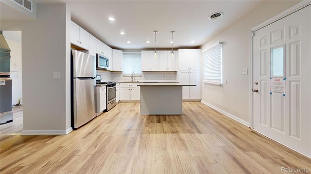 87 W Barrett Avenue, Madison Heights, MI 48071