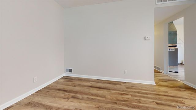 87 W Barrett Avenue, Madison Heights, MI 48071