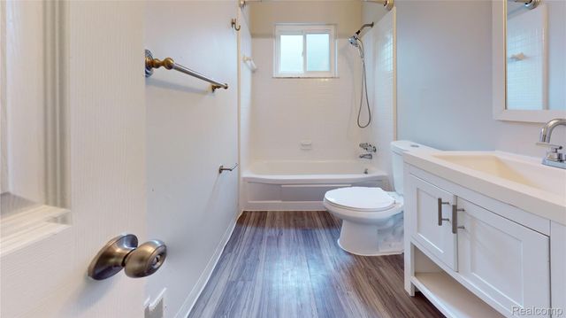 87 W Barrett Avenue, Madison Heights, MI 48071