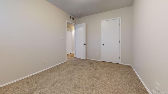 87 W Barrett Avenue, Madison Heights, MI 48071