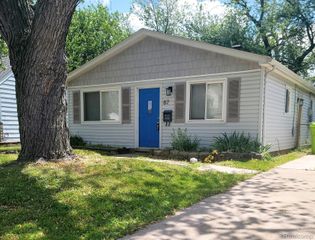87 W Barrett Avenue, Madison Heights, MI 48071