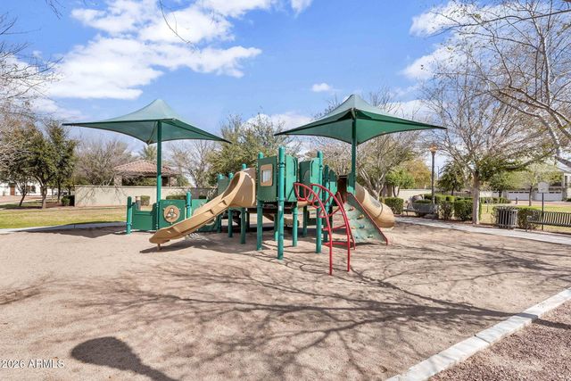 2760 S HARMONY Avenue, Gilbert, AZ 85295