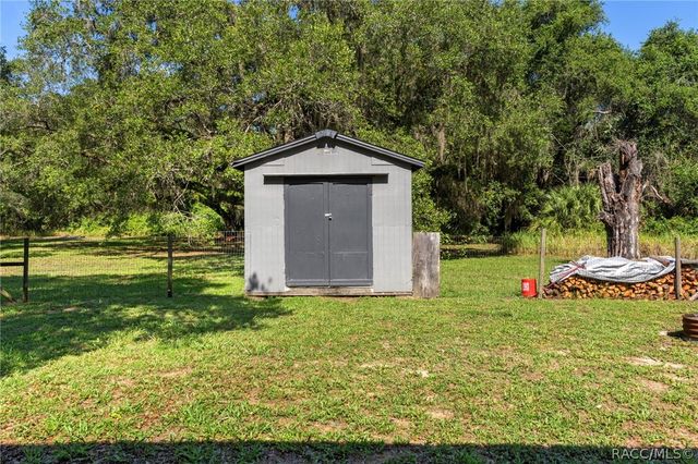8668 N Elmtree Avenue, Crystal River, FL 34428
