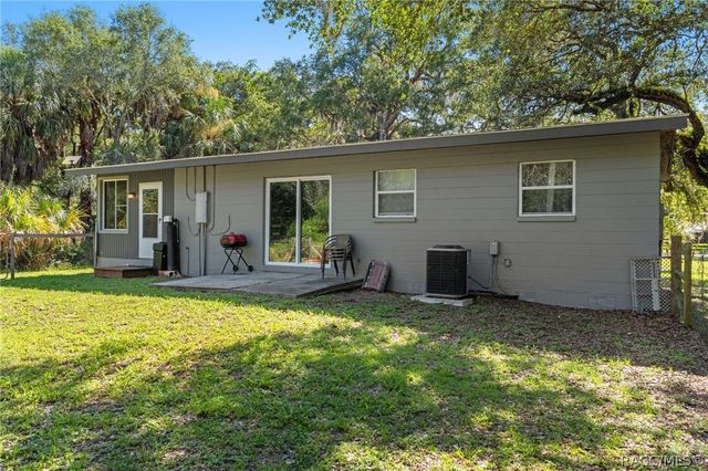 8668 N Elmtree Avenue, Crystal River, FL 34428