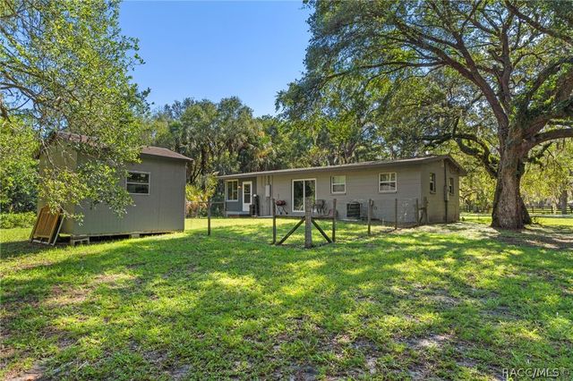 8668 N Elmtree Avenue, Crystal River, FL 34428