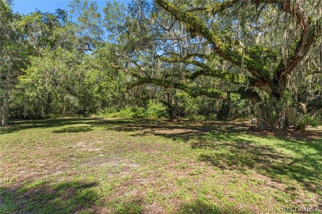 8668 N Elmtree Avenue, Crystal River, FL 34428