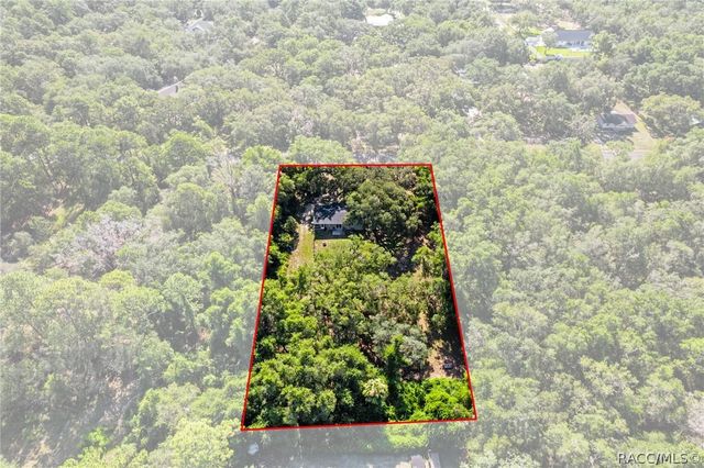 8668 N Elmtree Avenue, Crystal River, FL 34428