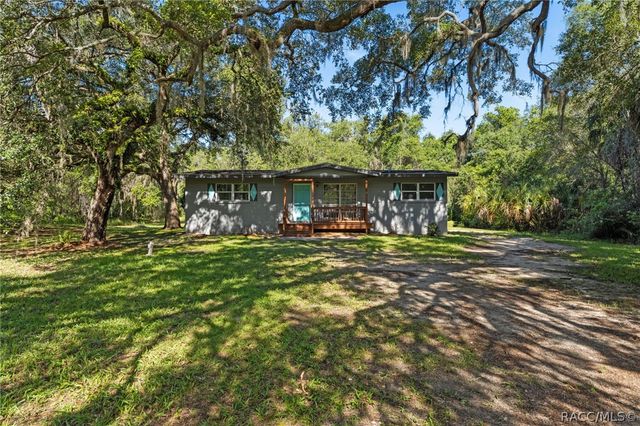 8668 N Elmtree Avenue, Crystal River, FL 34428