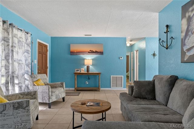 8668 N Elmtree Avenue, Crystal River, FL 34428