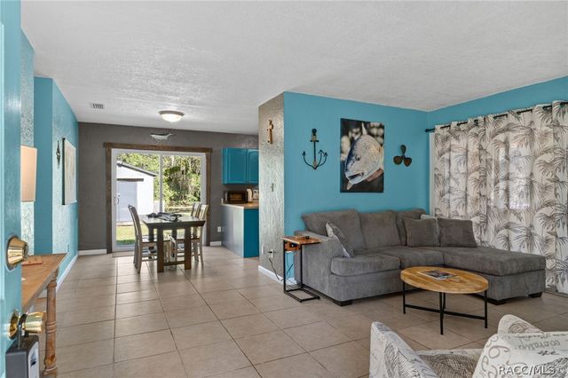 8668 N Elmtree Avenue, Crystal River, FL 34428