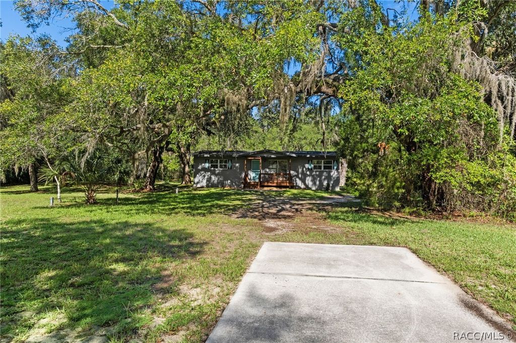 8668 N Elmtree Avenue, Crystal River, FL 34428
