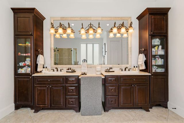 34 N Player Manor Cir, Spring, TX 77382