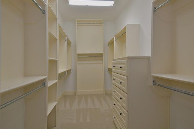 34 N Player Manor Cir, Spring, TX 77382
