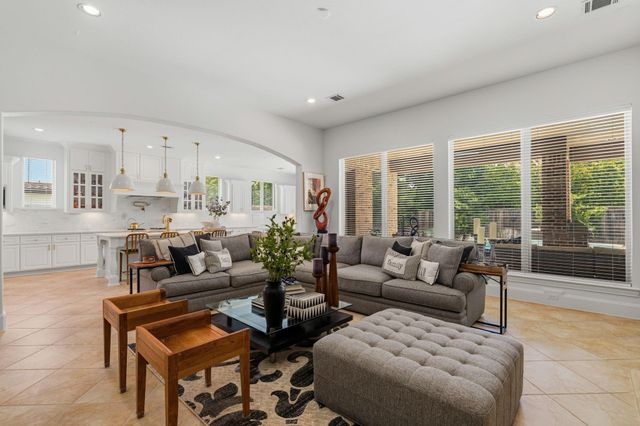 34 N Player Manor Cir, Spring, TX 77382