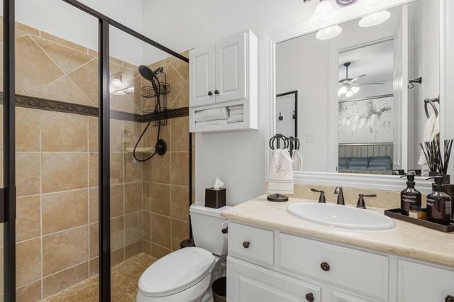 34 N Player Manor Cir, Spring, TX 77382