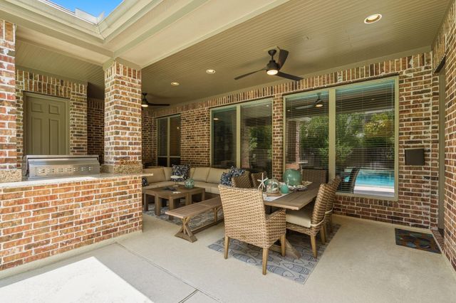 34 N Player Manor Cir, Spring, TX 77382