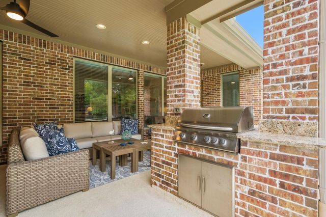 34 N Player Manor Cir, Spring, TX 77382