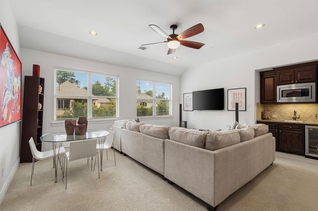 34 N Player Manor Cir, Spring, TX 77382