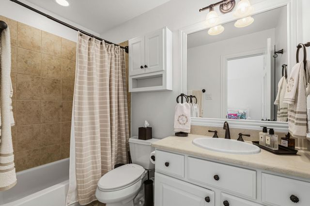 34 N Player Manor Cir, Spring, TX 77382