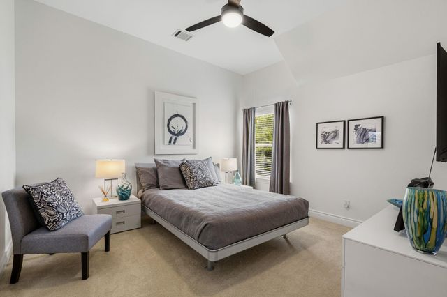 34 N Player Manor Cir, Spring, TX 77382