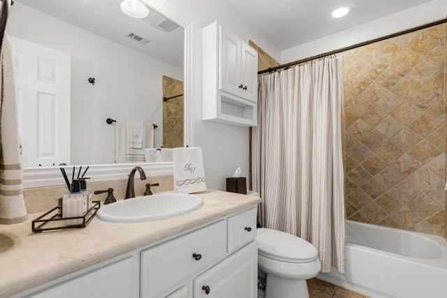 34 N Player Manor Cir, Spring, TX 77382