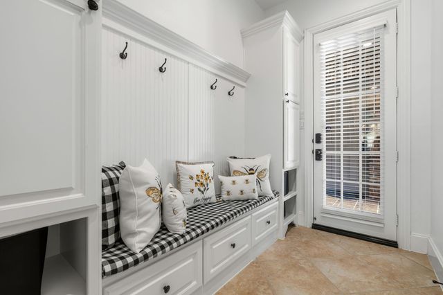34 N Player Manor Cir, Spring, TX 77382