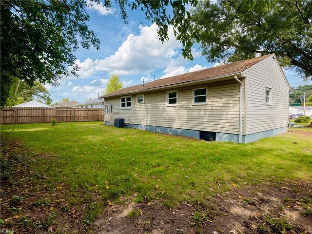 749 Holladay LN, Virginia Beach, VA 23455