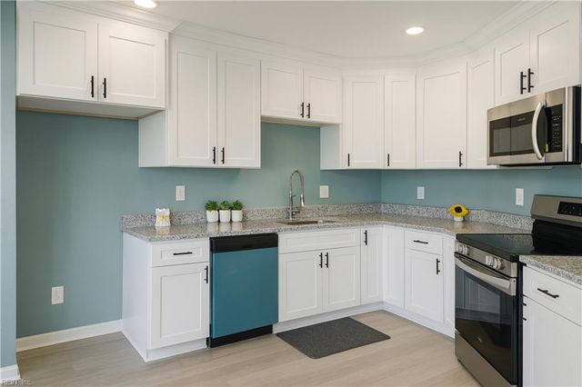 749 Holladay LN, Virginia Beach, VA 23455